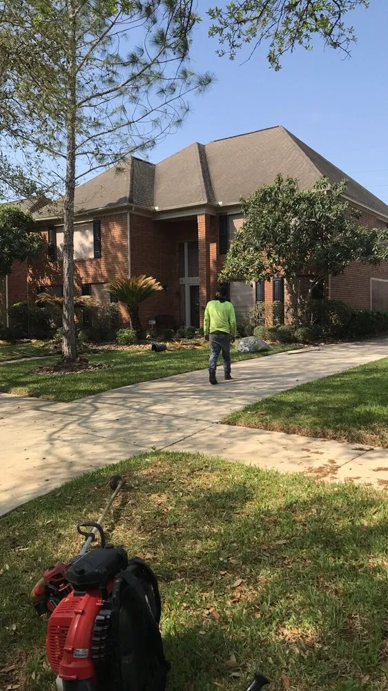 Custom outdoor landscaping in Sugar Land, TX - Dale Hawley & Associates