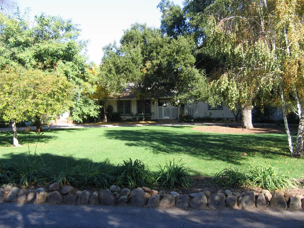 Top-rated lawn care service in Ojai, CA by Daley Landscape