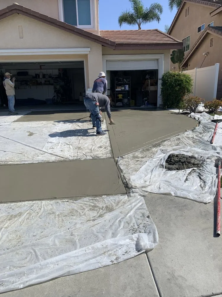 Custom garden landscaping in Oceanside, CA by Dalia’s Concrete Services