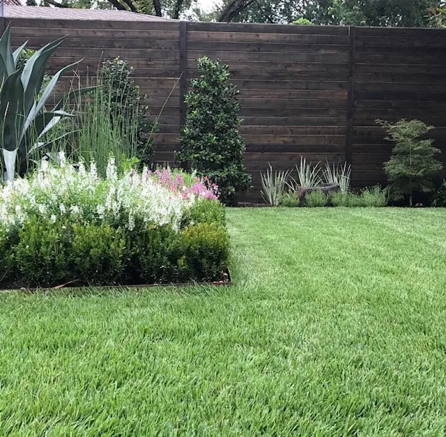 Custom lawn mowing service experts serving Dallas, TX - Dallas Groundskeeper