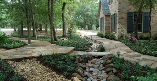 Professional yard maintenance experts serving Lake Kiowa, TX - Daltex Landscape