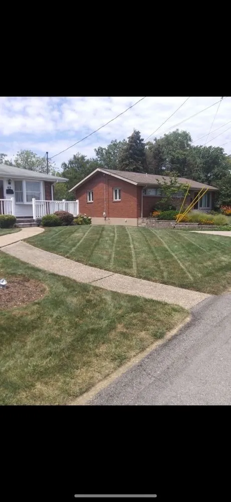 Expert lawn mowing service in Pleasant Hills, PA by Dalt’s Lawncare & Landscaping