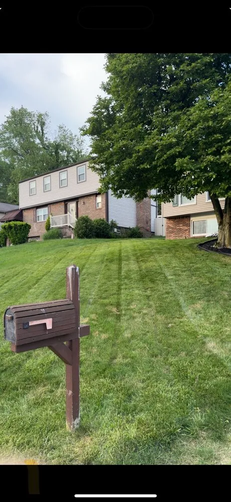 Professional outdoor landscaping for homes in Pleasant Hills, PA by Dalt’s Lawncare & Landscaping