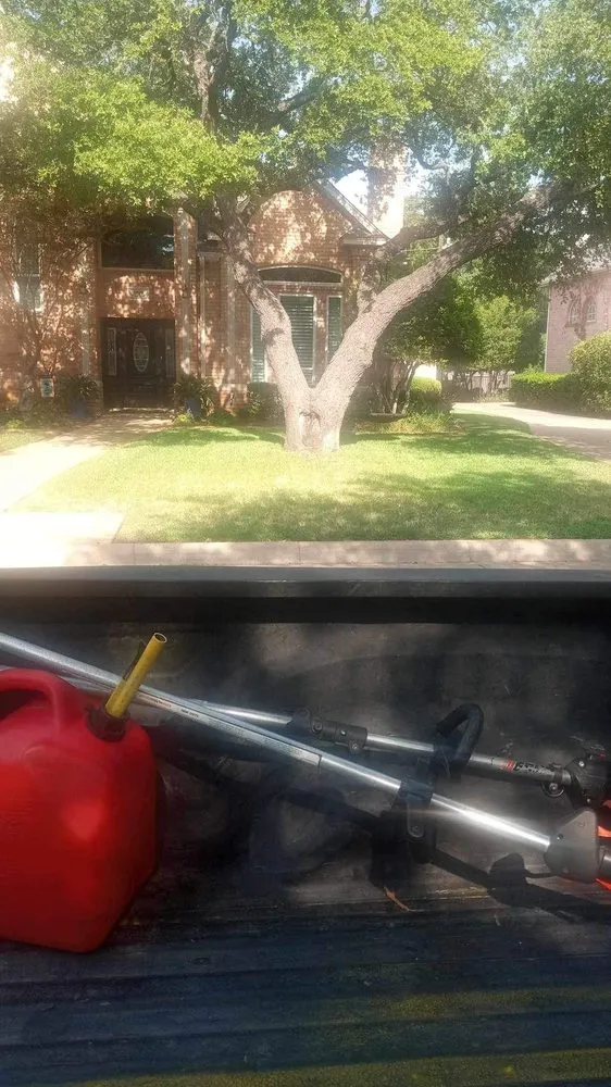 Trusted garden landscaping in Arlington, TX by Dalworth Cutz