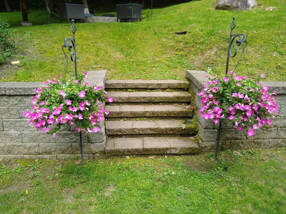 Top-rated lawn mowing service experts serving Pittsfield, MA - Damasca Landscaping