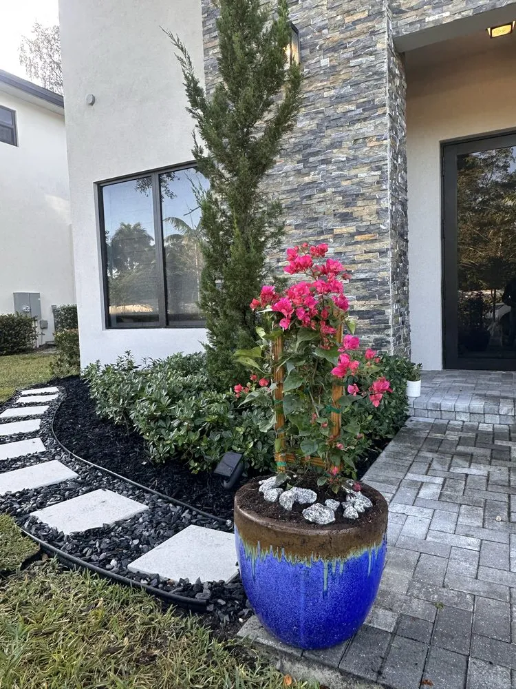 Expert lawn mowing service with custom design across Fort Lauderdale, FL - Damian Lawn Service