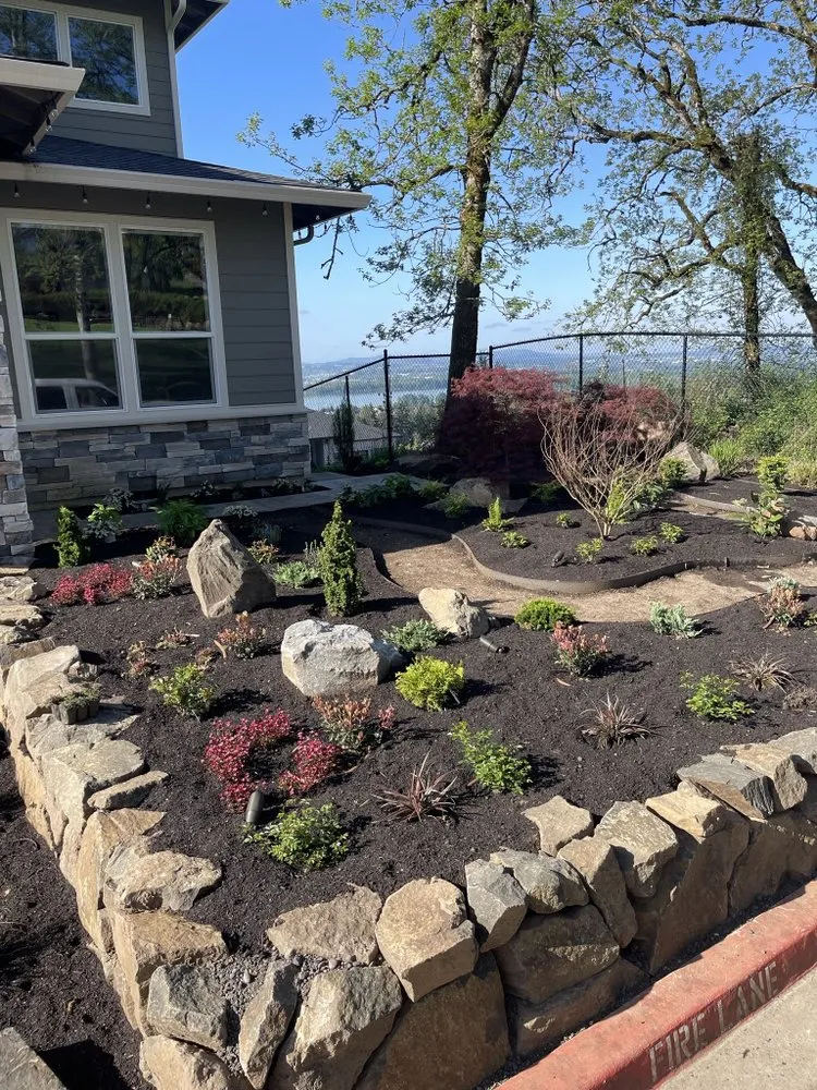 Custom landscape design experts serving Wood Village, OR - Damián landscape