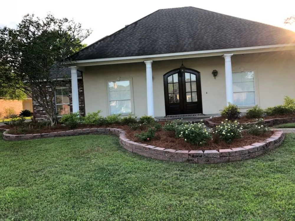 Custom outdoor landscaping in Baton Rouge, LA - Damion's Lawn Care