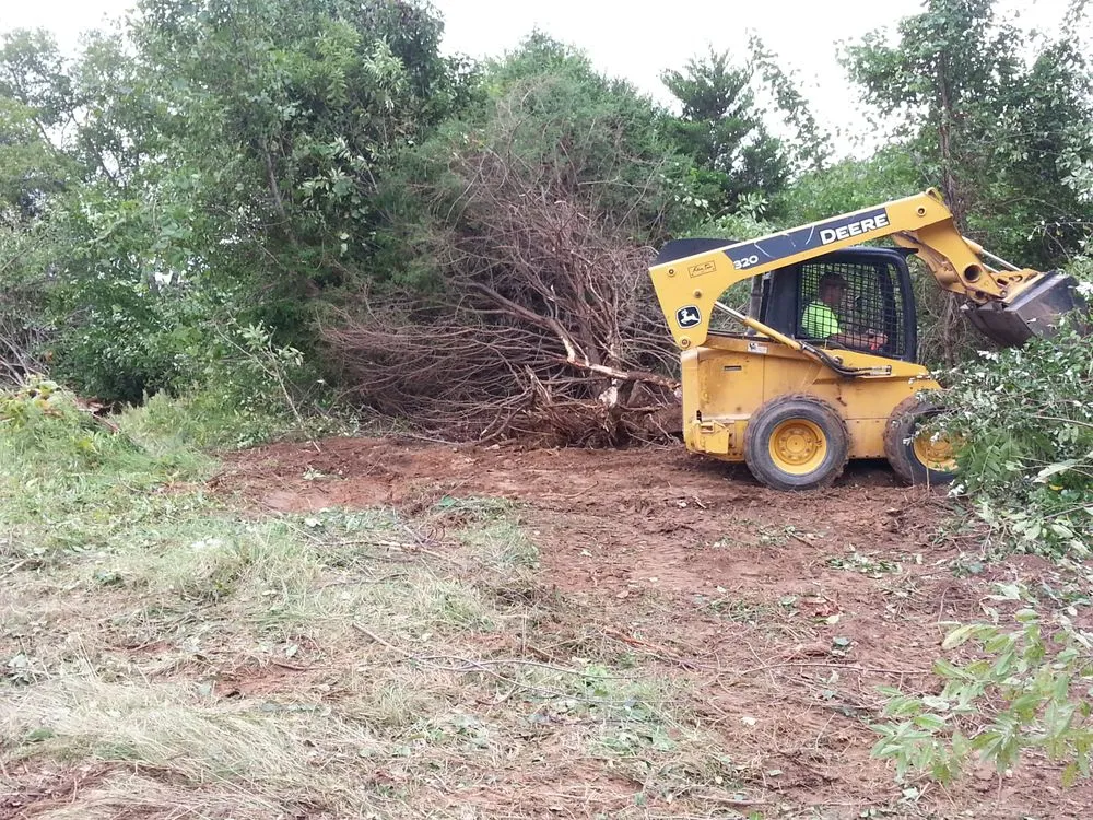 Professional lawn care service experts serving PIttsgrove, NJ - Dan Ayars Landscaping