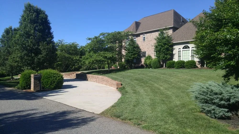 Affordable lawn mowing service in Beaufort, SC - Dangelo Property Care