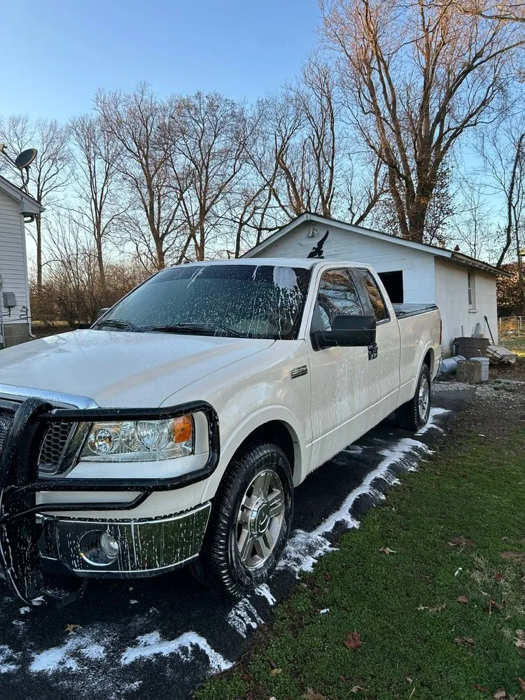 Expert yard maintenance experts serving Simpsonville, KY - Daniel and Manuel Services