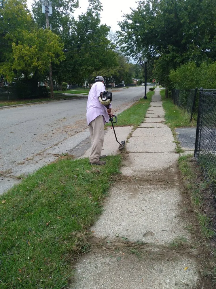 Reliable yard maintenance in Ypsilanti, MI by Daniel Lawncare