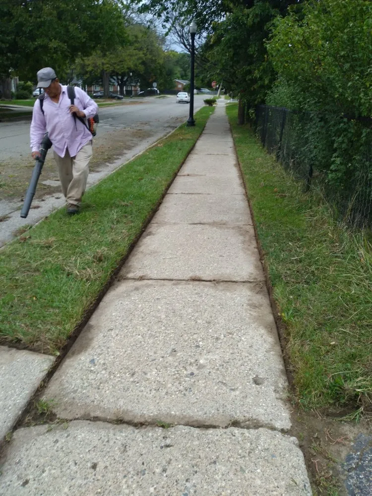 Custom yard maintenance experts serving Ypsilanti, MI - Daniel Lawncare