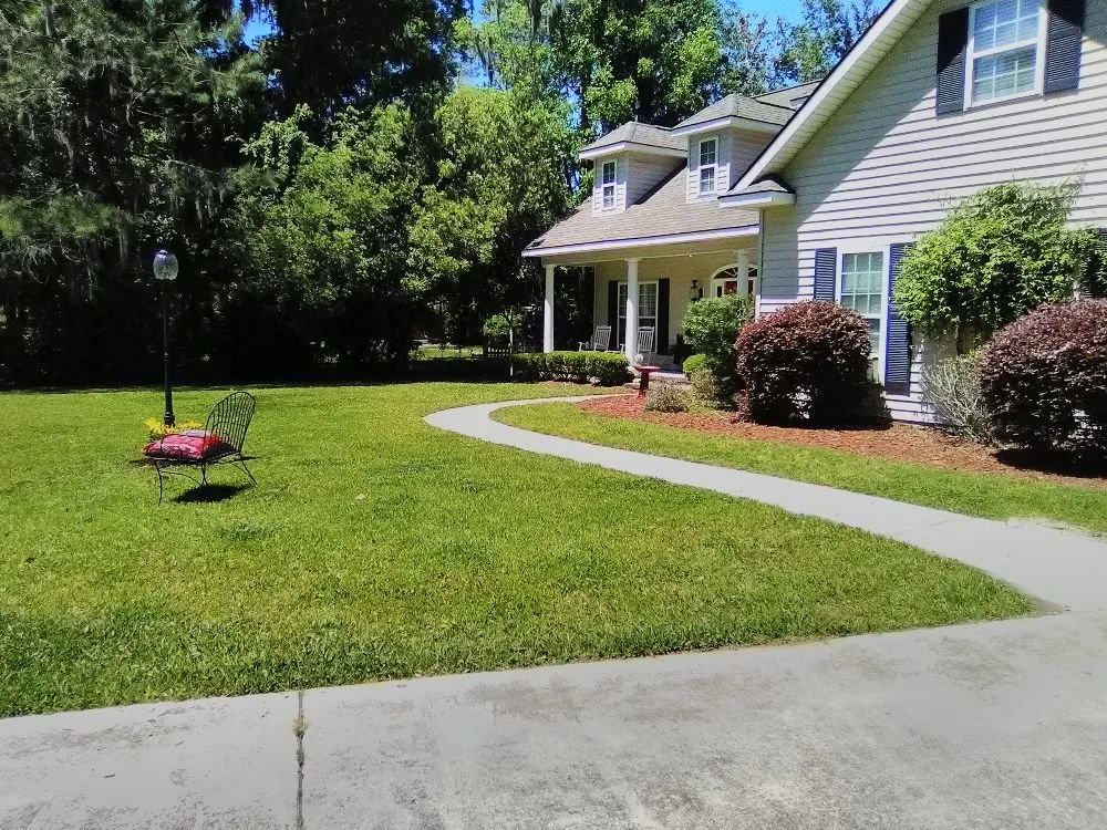Professional landscape design in Savannah, GA by Daniels 4N1 Cleaning Services