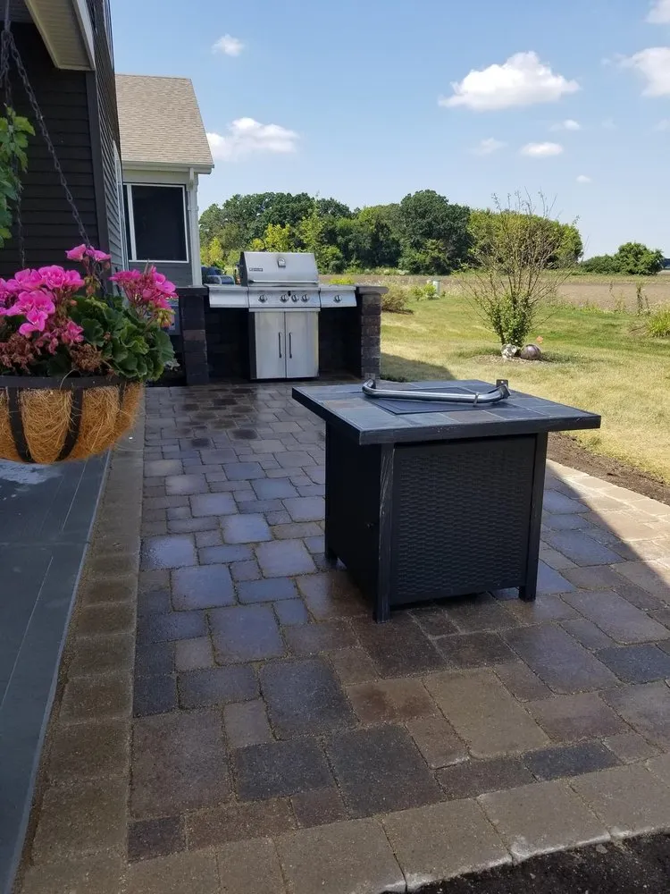 Reliable lawn mowing service in Aurora, IL - Daniel’s Brick Paving & Landscaping