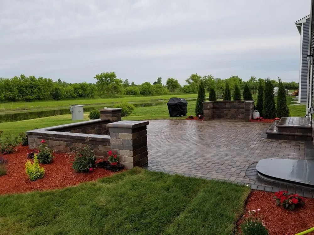 Expert outdoor landscaping for beautiful yards in Aurora, IL by Daniel’s Brick Paving & Landscaping