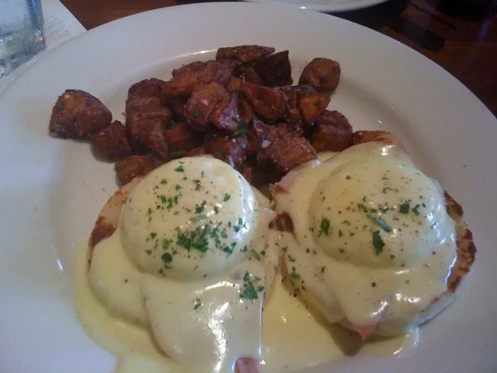 Trusted lawn mowing service in Ontario, CA - Daniel's Landscape & Tree Service