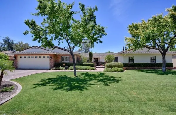 Daniel’s Landscaping Logo