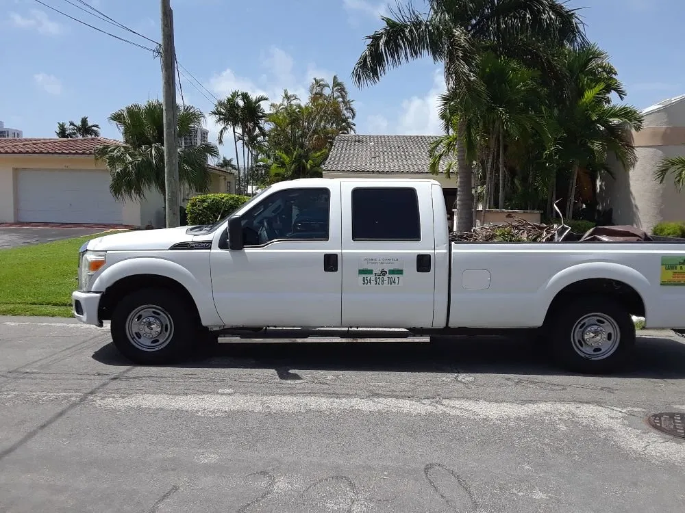 Professional lawn mowing service near you in Hollywood, FL by Daniels Lawn and Landscape Services