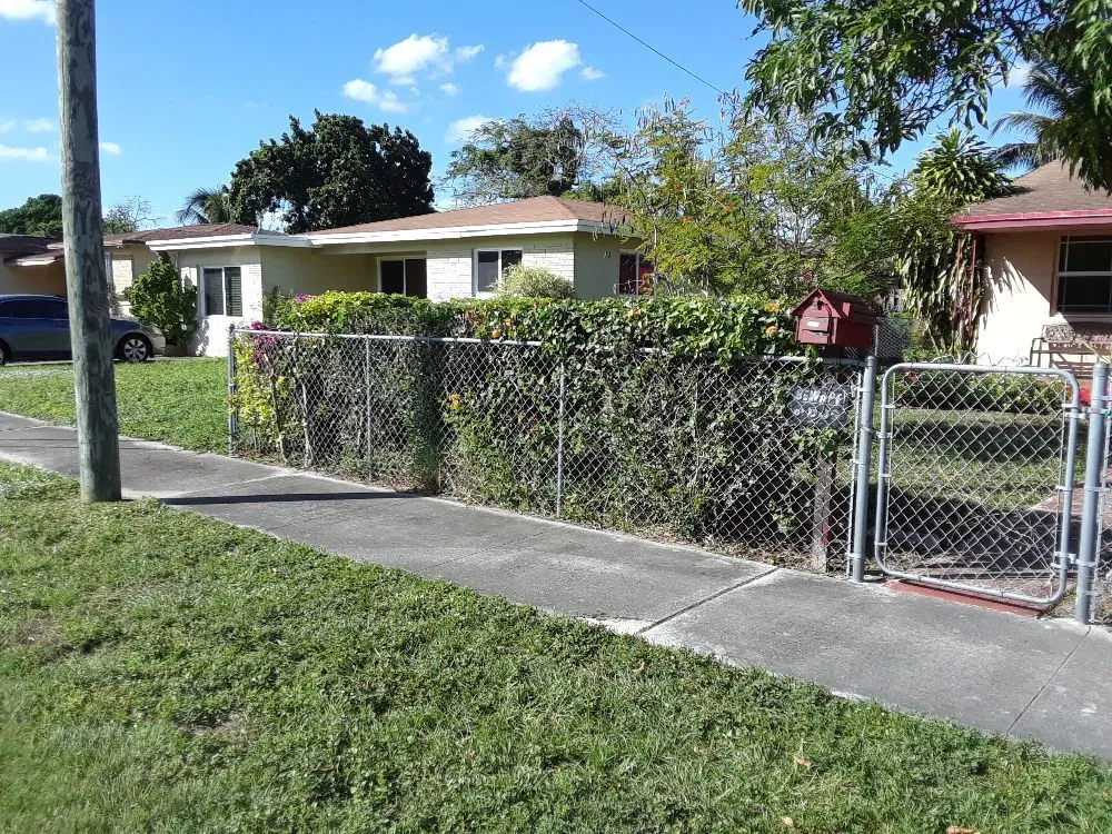 Reliable yard maintenance near you across Hollywood, FL - Daniels Lawn and Landscape Services