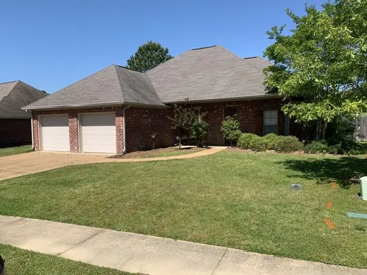 Daniels Lawn Care Logo