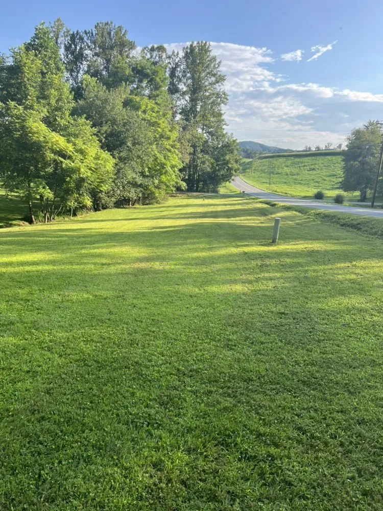 Reliable yard maintenance experts serving Rocky Mount, VA - Daniel’s Lawn Care