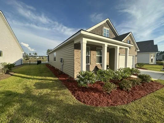 Daniels Lawn Service Logo