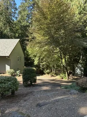 Danny's Landscaping Logo