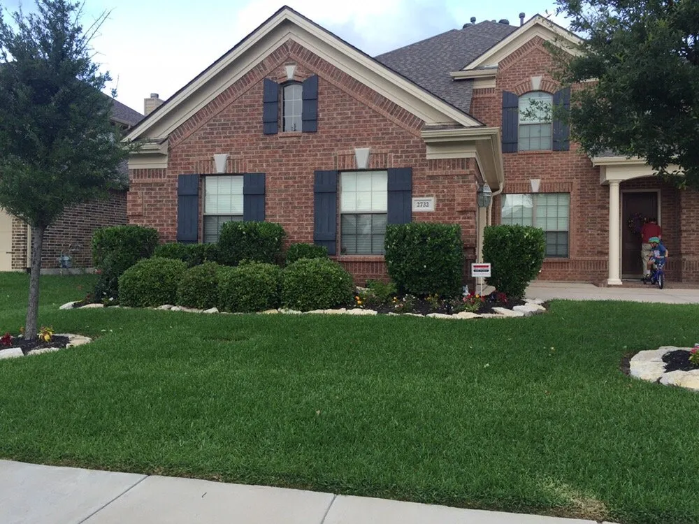 Custom residential landscaping in Arlington, TX by Danny's Lawn Care Service
