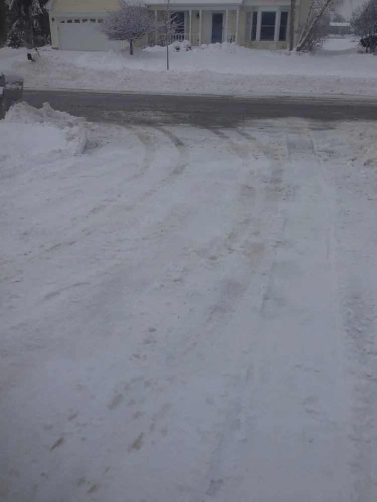 Top-rated garden landscaping for year-round maintenance in Hoffman Estates, IL by Danny's Lawn Care Service