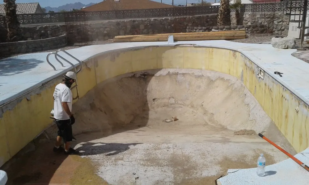 Custom yard maintenance in Lake Havasu City, AZ - Dan's Hedging, Hauling & Yardcare