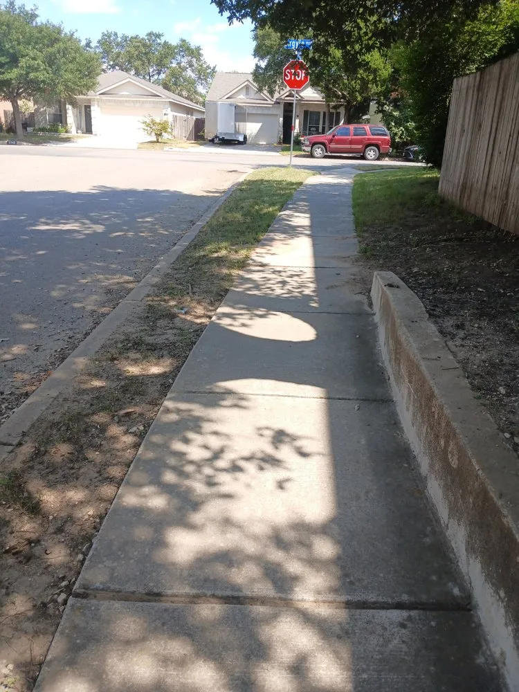 Expert yard cleanup service for beautiful yards across San Antonio, TX - Dan's Lawn Care & Pressure Washing