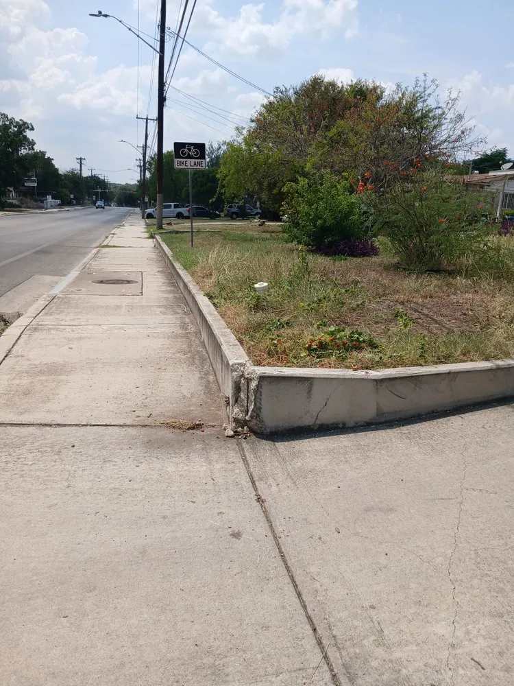 Professional garden landscaping in San Antonio, TX by Dan's Lawn Care & Pressure Washing