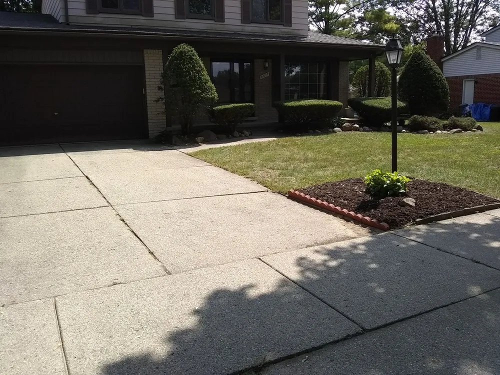 Custom lawn care service near you in Rochester Hills, MI by Dan's Lawn Care