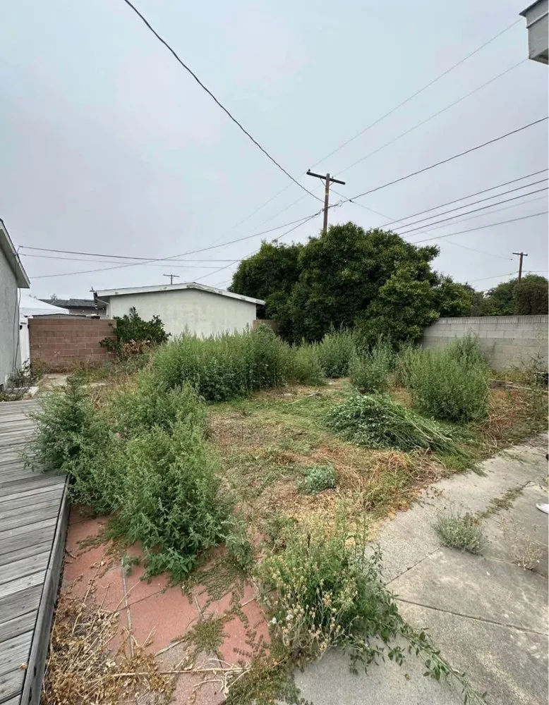 Custom lawn mowing service in Pinole, CA by Dantas Yard Care