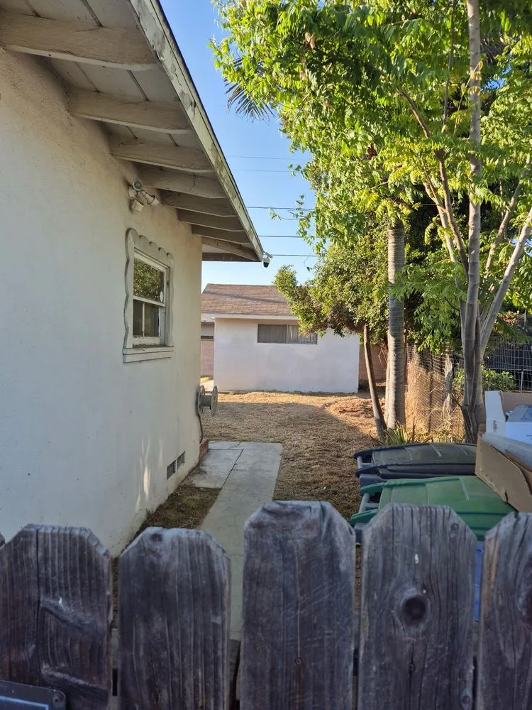 Reliable lawn care service with custom design in Long Beach, CA by Dantastic Services