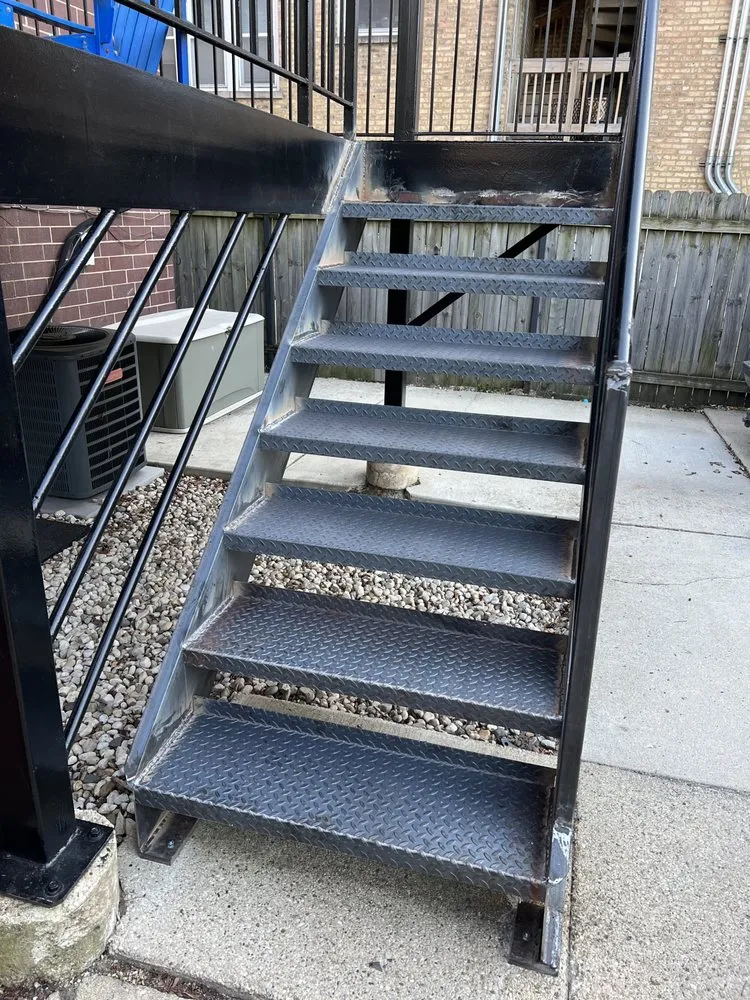 Top-rated yard cleanup service for beautiful yards in Chicago, IL by Dante's Native Landscape Services