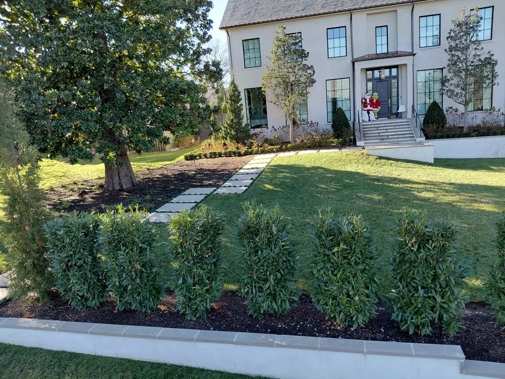 Custom yard maintenance in Columbia, TN by Darinel Salas