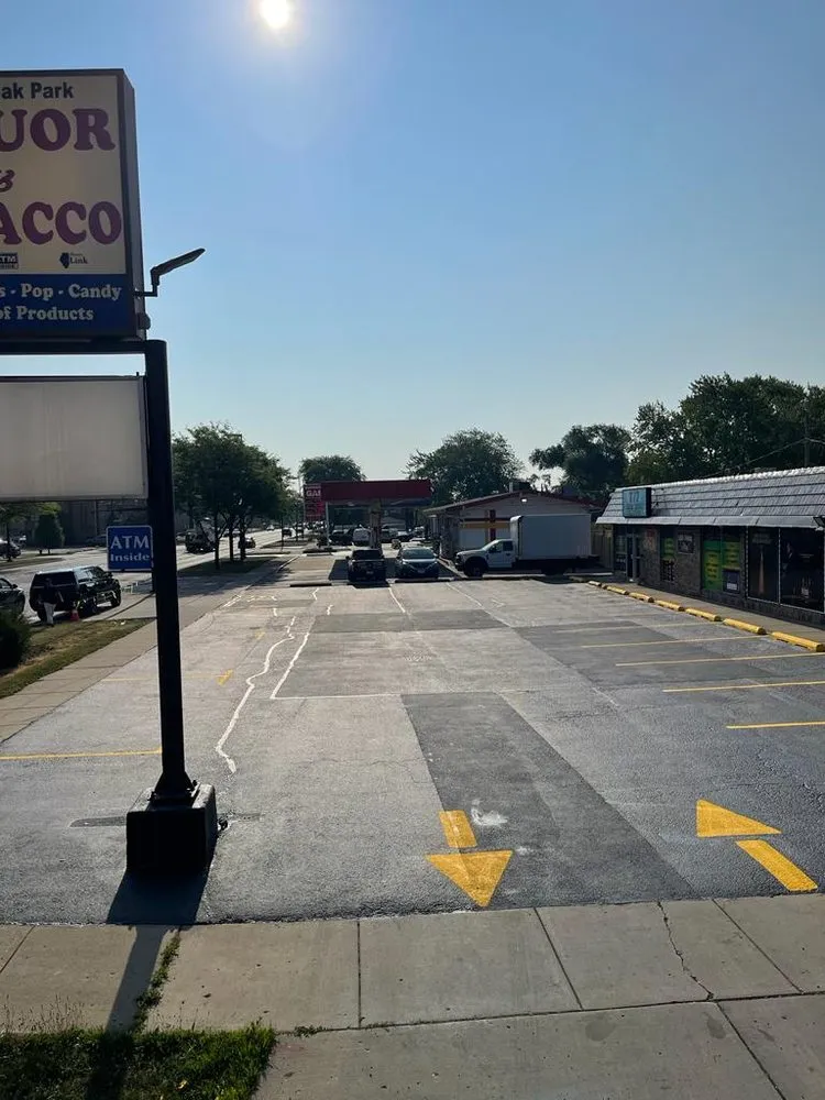 Reliable lawn mowing service in Lyons, IL by Dario Garcia Landscaping