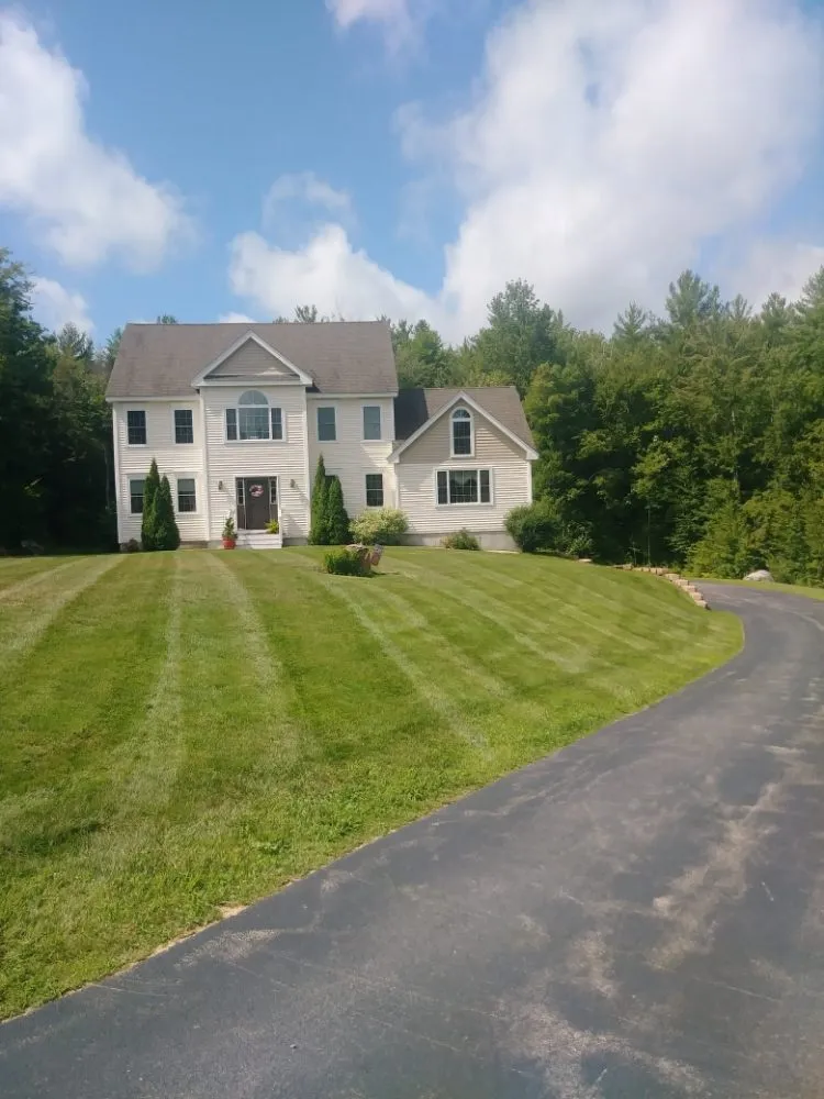 Affordable yard cleanup service experts serving Raymond, NH - Darisse Landscape Maintenance