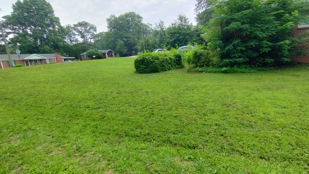 Expert yard maintenance in Mableton, GA by Darnell Davis Affordable Landscaping