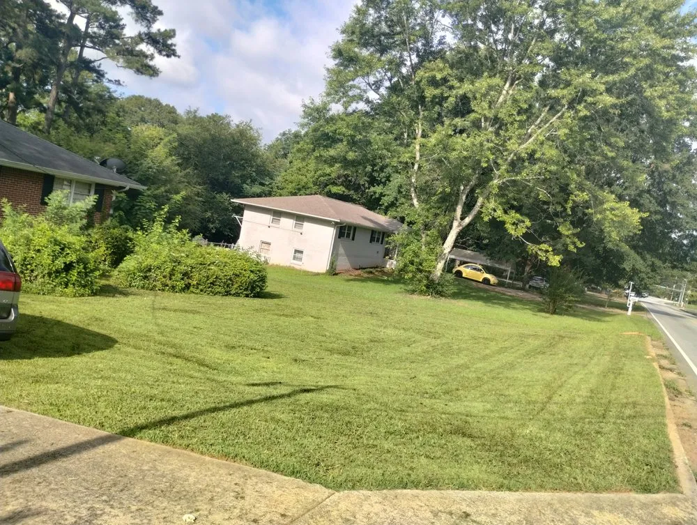 Trusted yard cleanup service experts serving Mableton, GA - Darnell Davis Affordable Landscaping