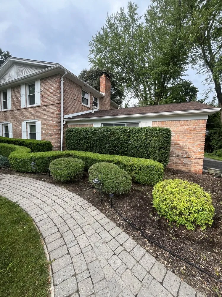 Expert landscape installation in Bloomfield Hills, MI by DARNGOOD Landscaping