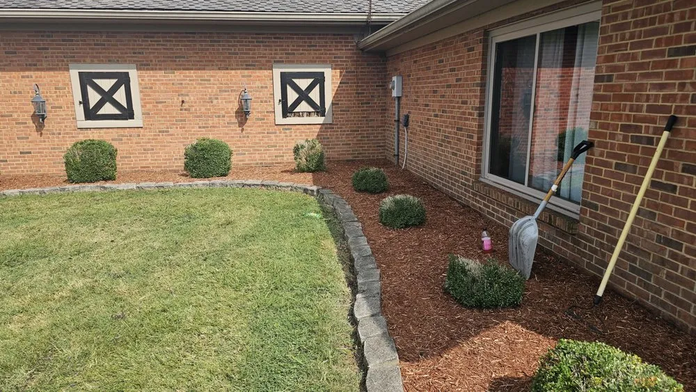 Custom lawn mowing service in Floyds Knobs, IN by Darrells Do It All Service