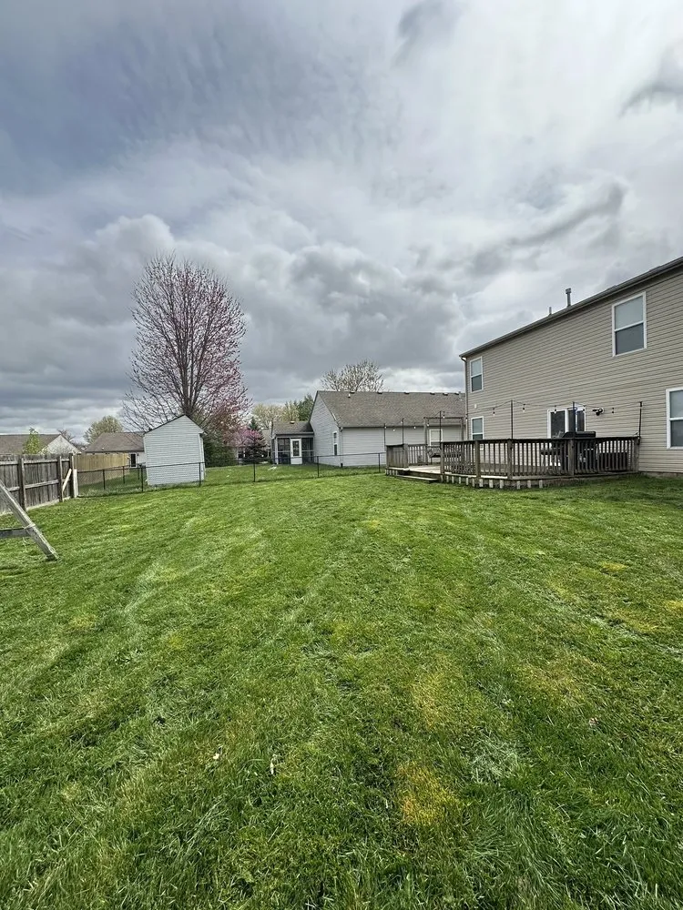 Top-rated lawn mowing service in Indianapolis, IN by Das Lawncare & Maintenance