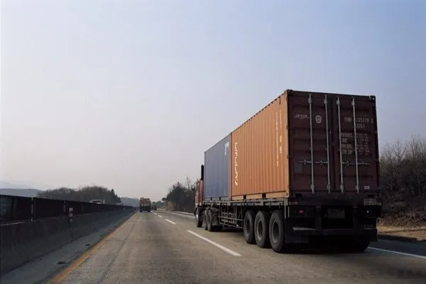 Das Trucking International Logo