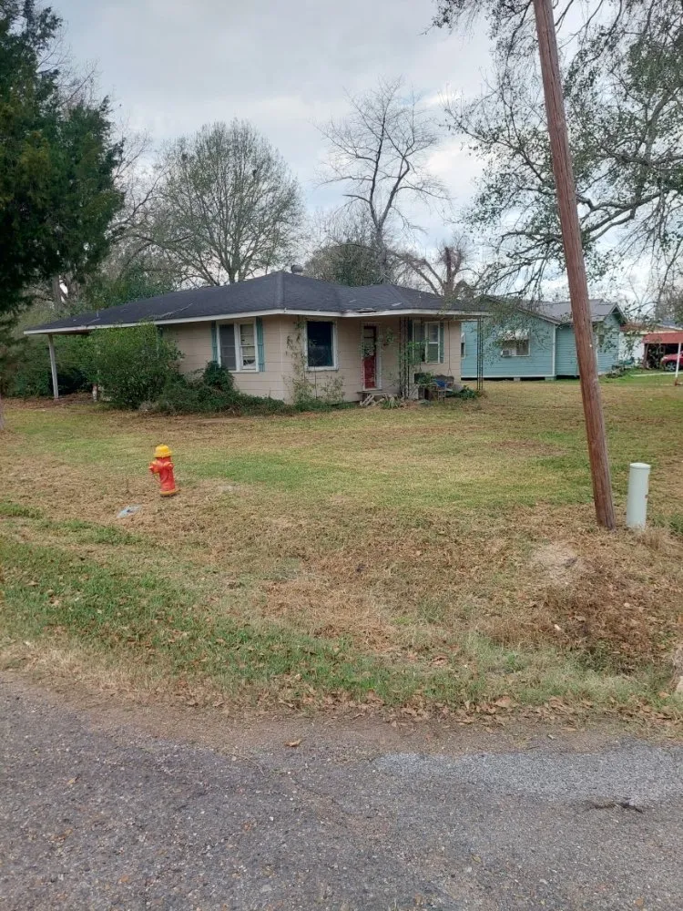 Local lawn mowing service in Hessmer, LA - Dauzat's Lawn Care And Handyman