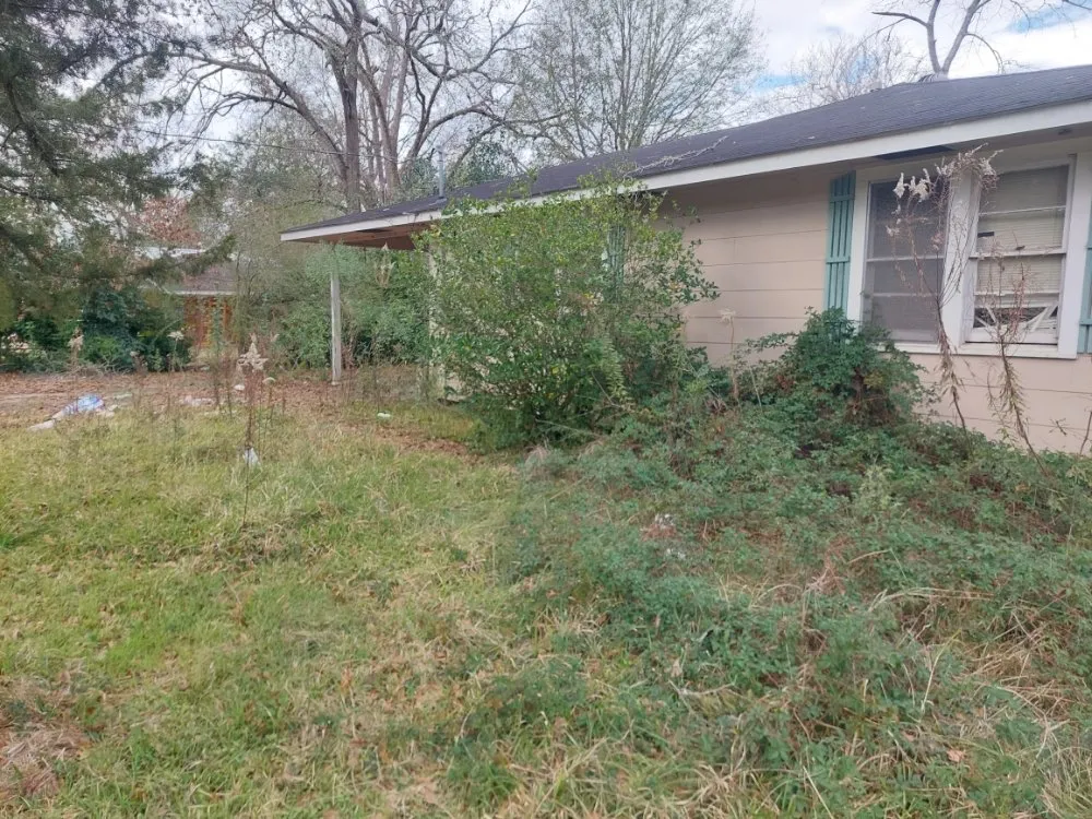 Local residential landscaping in Hessmer, LA - Dauzat's Lawn Care And Handyman