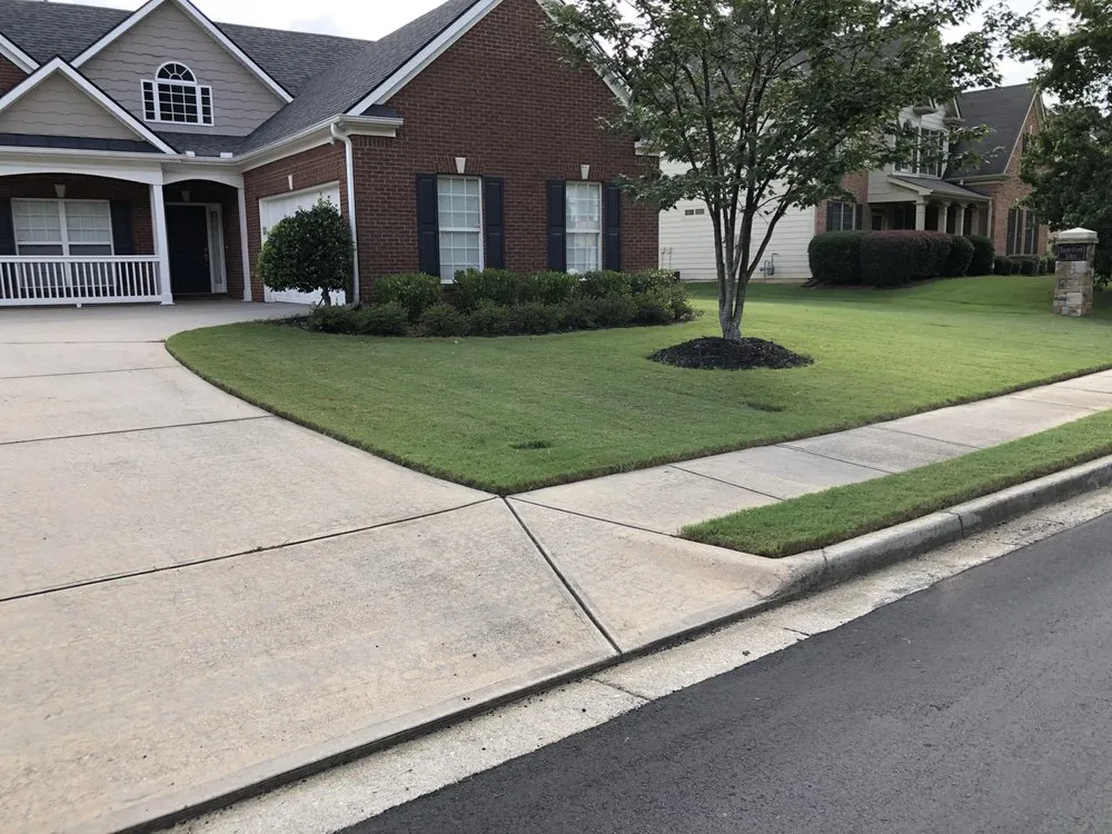 Top-rated lawn mowing service in Auburn, GA by Dave Does It All