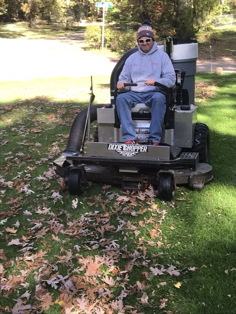 Affordable lawn mowing service experts serving Elkhart, IN - Dave Gunn Lawn Service